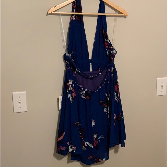 NWT Womens Blue/flower halter dress with open back - Picture 5 of 7